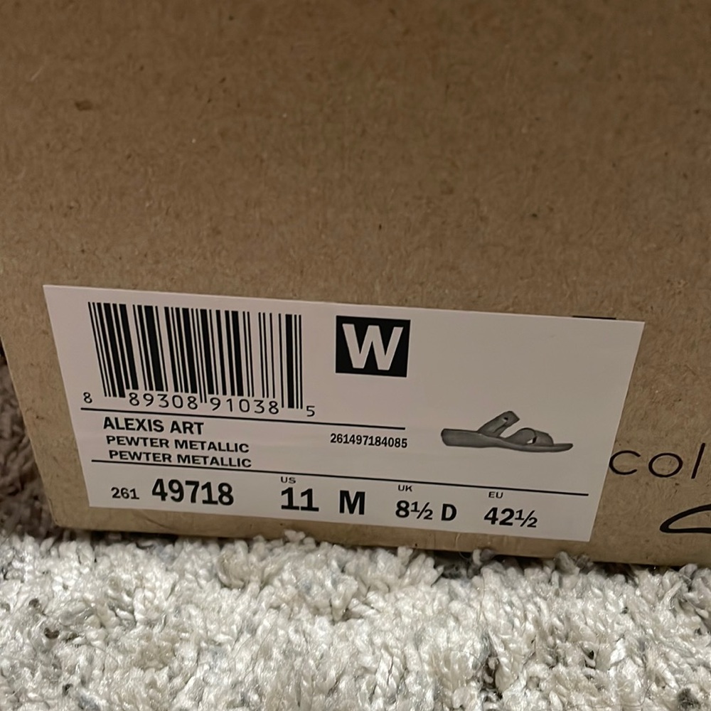 Brand new size 11 womens clark sandals